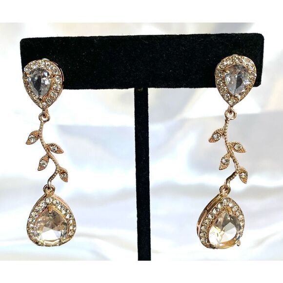 JQ# Striking 2” dangle crystal earrings with gold tone settings.SOLD ! - Picture 4 of 6